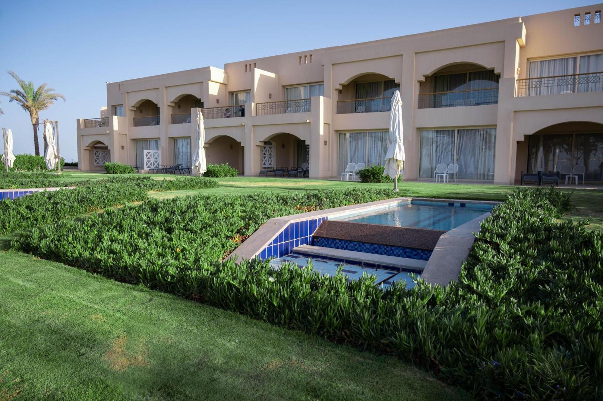 Sataya Resort Marsa Alam Exterior photo The resort's private pools