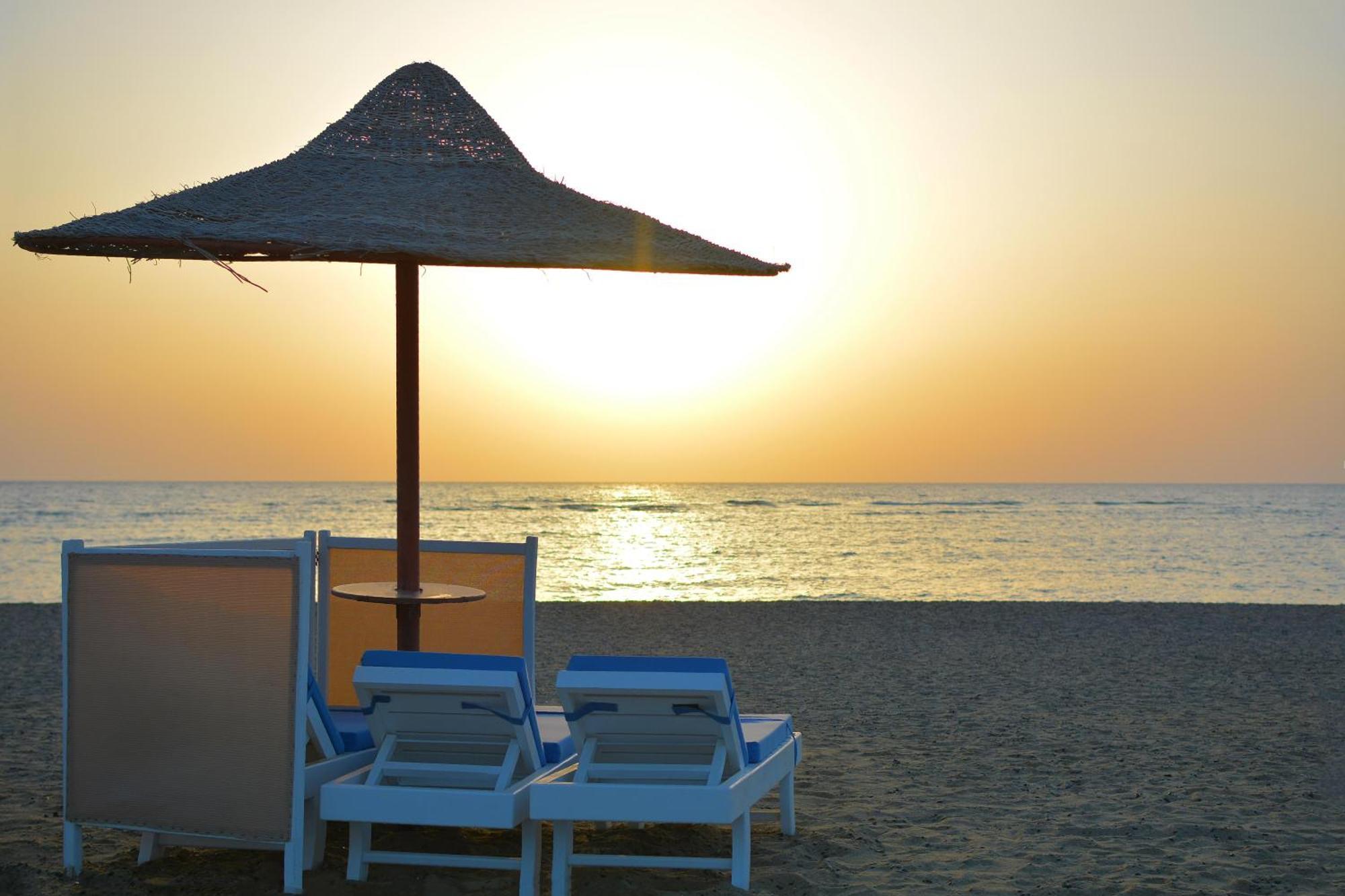 Sataya Resort Marsa Alam Exterior photo Sunset at the beach